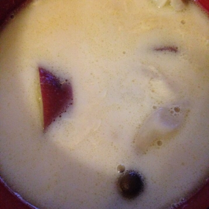 さつまいもとしめじの豆乳スープ